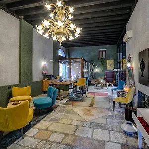 https://locanda-la-corte-venice.hotelinveneto.com