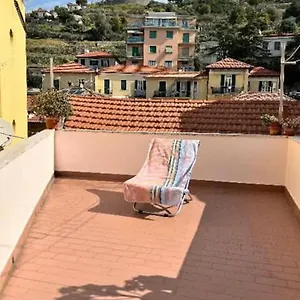 Cheerful Room, Sharing Kitchen In A Cosy Family Art House, Ideal For One Person Or Couple Sanremo